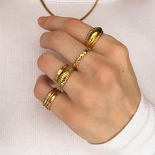 Load image into Gallery viewer, Texture Ribbed Dome Ring Band | 18k Gold | Size 6 - 10
