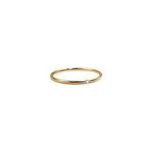 Load image into Gallery viewer, Single Stud Rounded Band Ring | 18K Gold | Size 4-10
