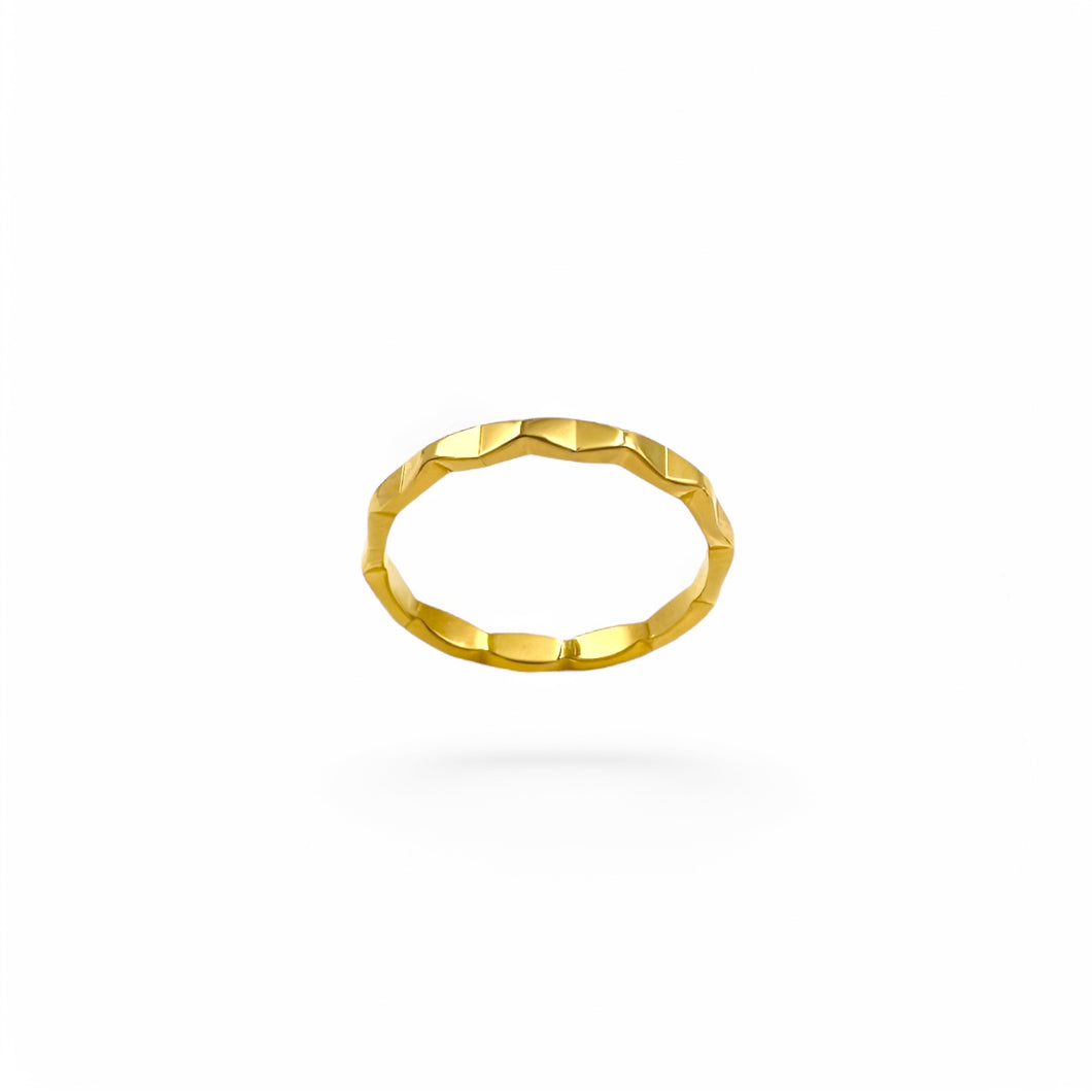 Scalloped Wave Stacker Ring | 18k Gold | Size 6, 7, 8