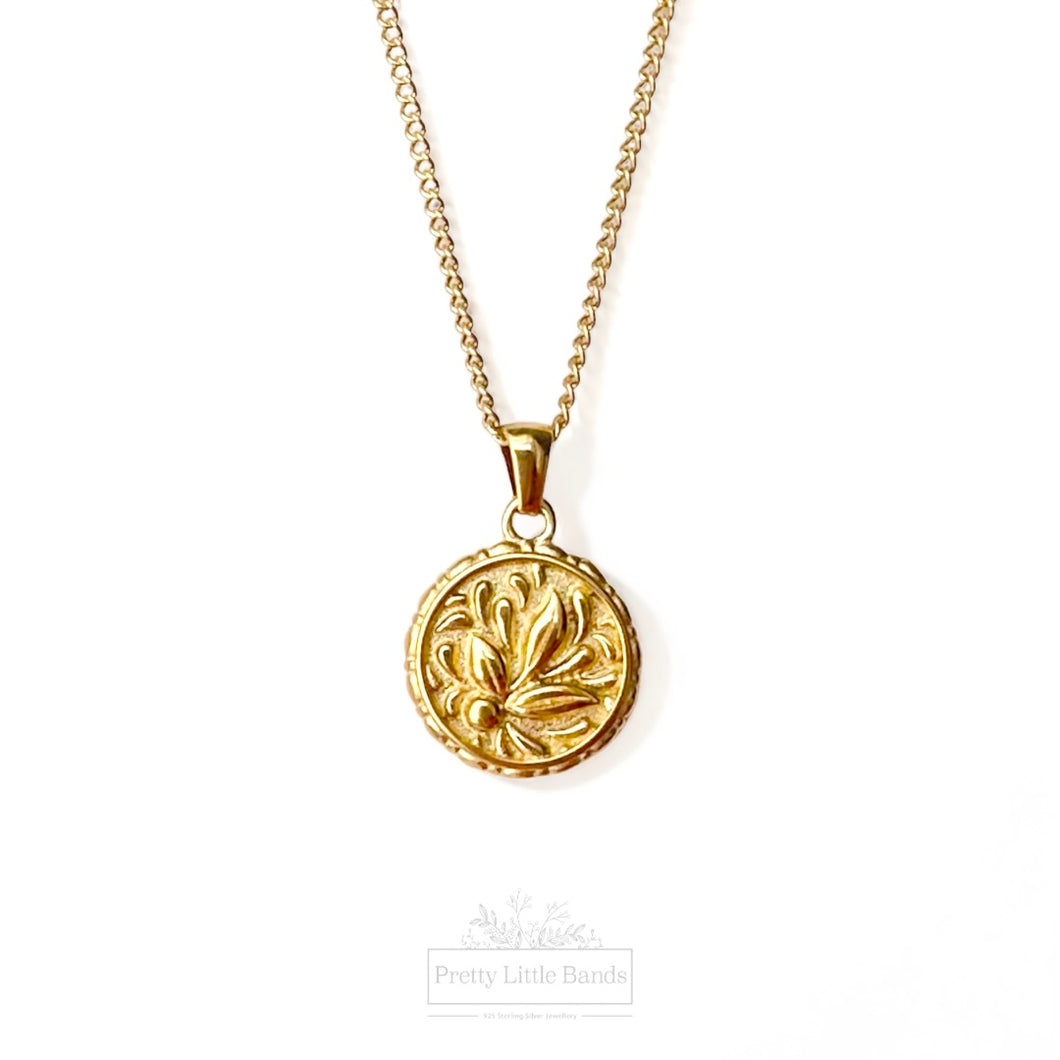 Blowing Petals Pendant Necklace | 18k Gold Filled