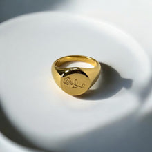 Load image into Gallery viewer, Rose Signet Ring | 18k Gold | Size 6-9
