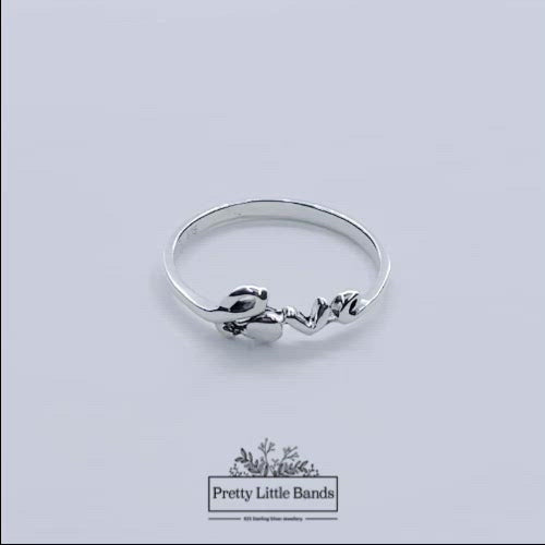 Rotating video of 925 Sterling Silver Love Ring, 5mm | Pretty Little Bands