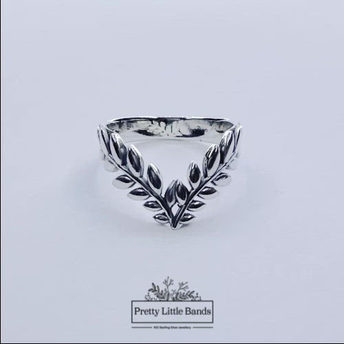 Rotating video of 925 Sterling Silver Olive Branch Chevron Ring, 6 x 19mm | Pretty Little Bands